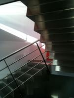 conception, fabrication et pose d'un escalier en inox et marches de verre 5