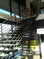 Conception, réalisation et pose d'un escalier en acier avec garde corps en inox1