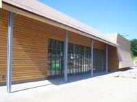 Extérieur gymnase et dojo